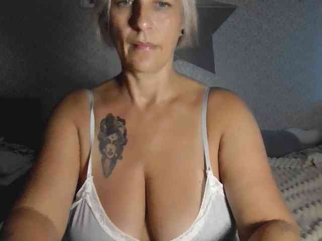 TinaRubia webcam
