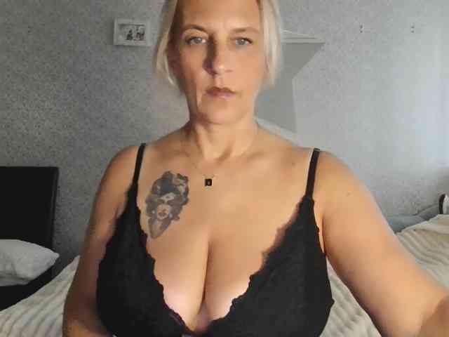 TinaRubia webcam