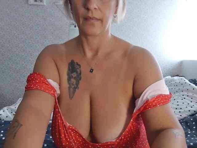 TinaRubia webcam