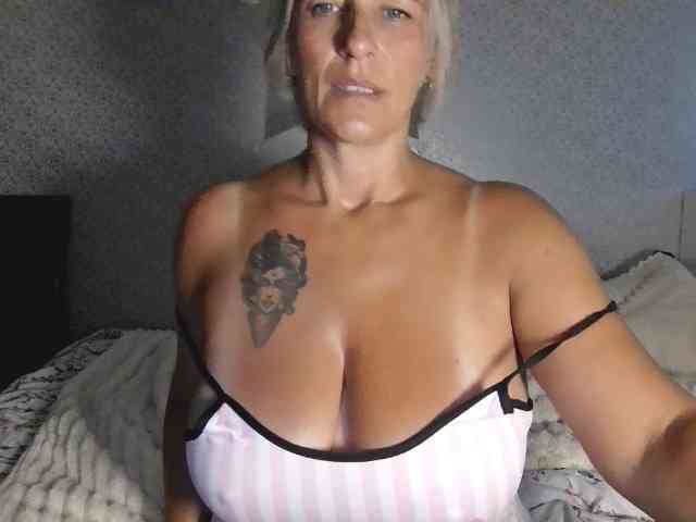 TinaRubia webcam