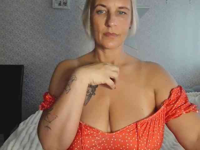 TinaRubia webcam
