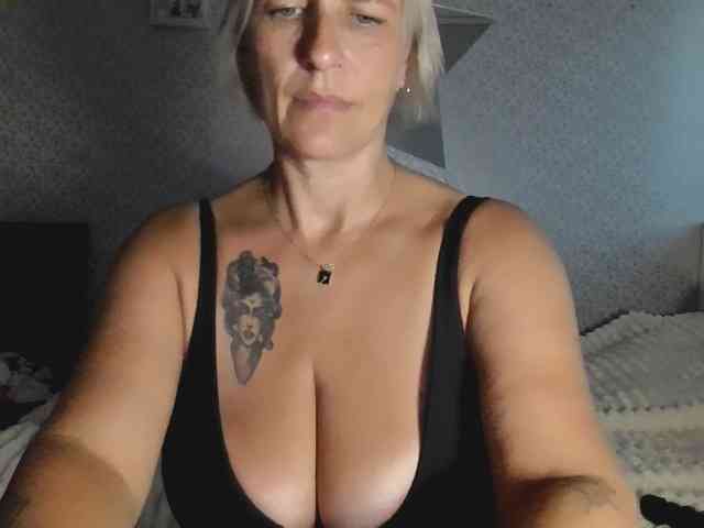 TinaRubia webcam