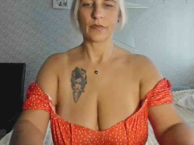 TinaRubia webcam