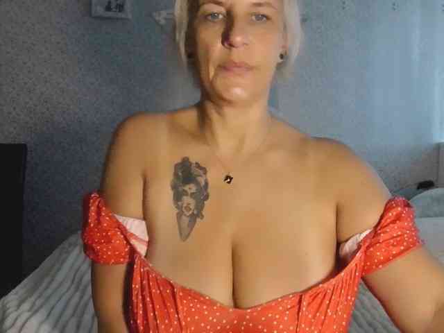TinaRubia webcam