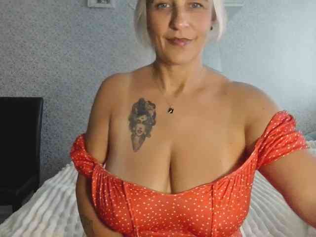 TinaRubia webcam