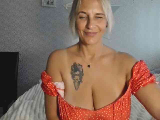 TinaRubia webcam