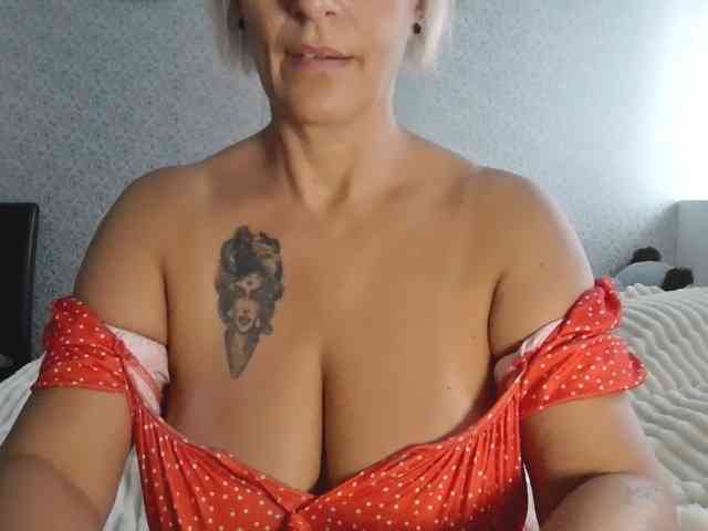 TinaRubia webcam
