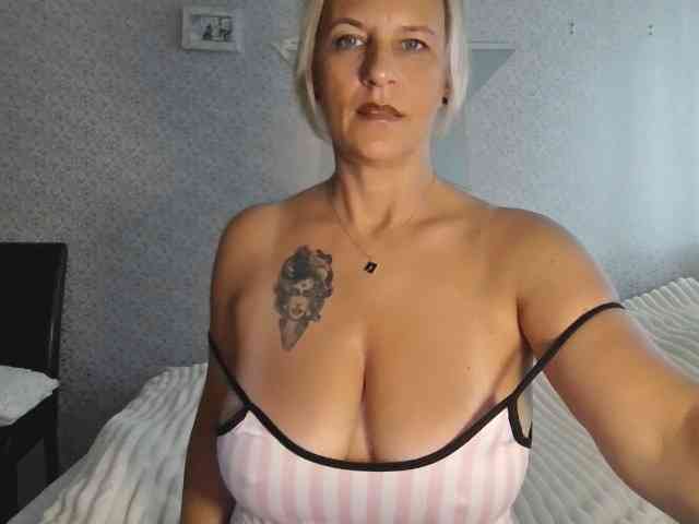 TinaRubia webcam