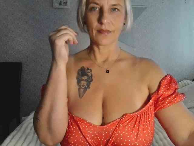 TinaRubia webcam