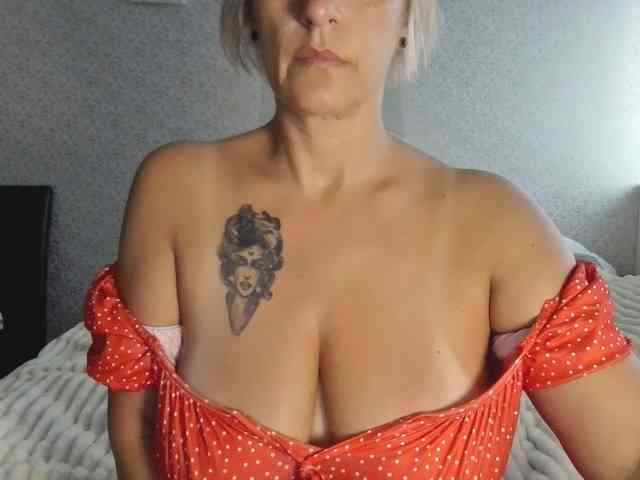 TinaRubia webcam