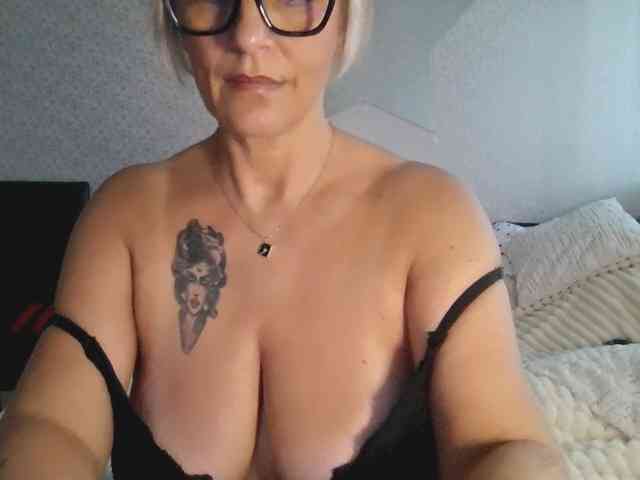 TinaRubia webcam