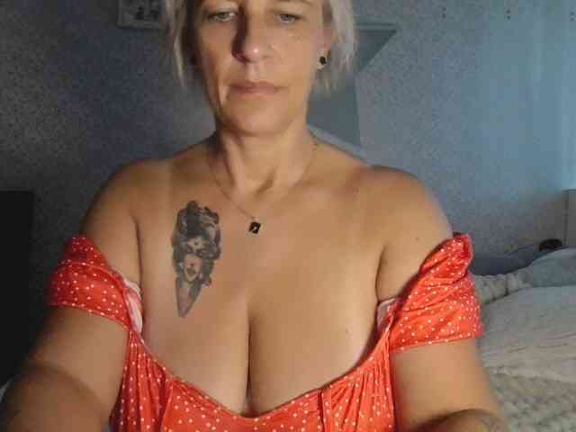 TinaRubia webcam