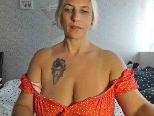 TinaRubia webcam