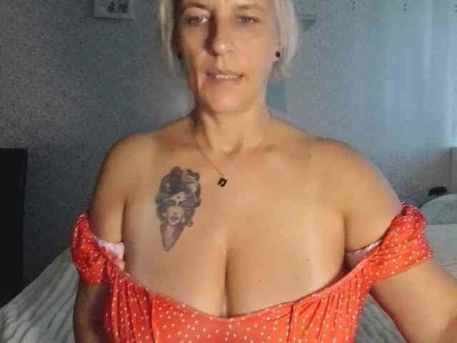 TinaRubia webcam