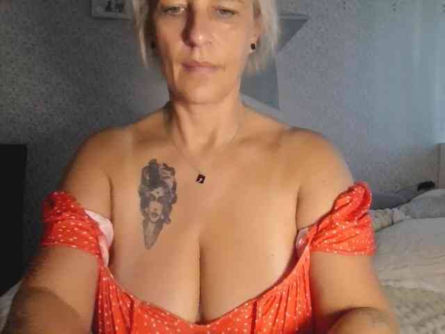 TinaRubia webcam