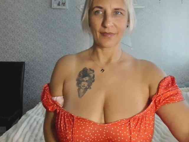 TinaRubia webcam