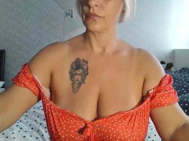 TinaRubia webcam