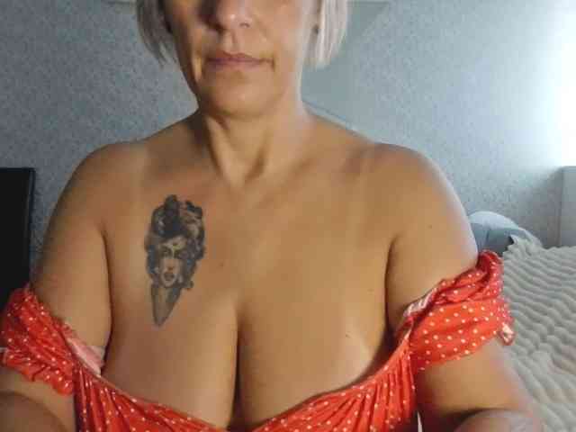 TinaRubia webcam