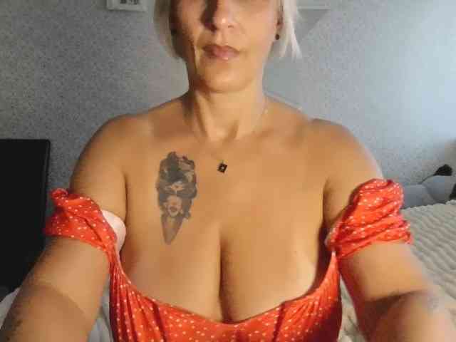 TinaRubia webcam