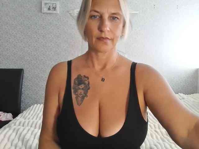TinaRubia webcam