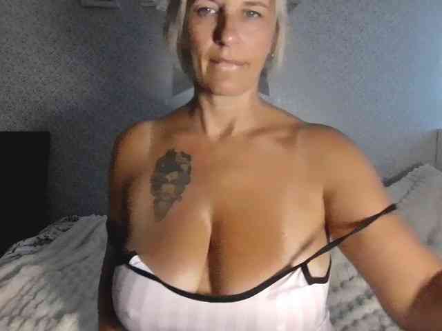 TinaRubia webcam