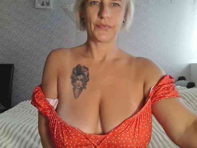 TinaRubia webcam