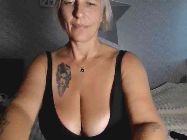 TinaRubia webcam