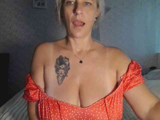 TinaRubia webcam
