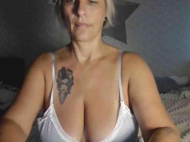 TinaRubia webcam