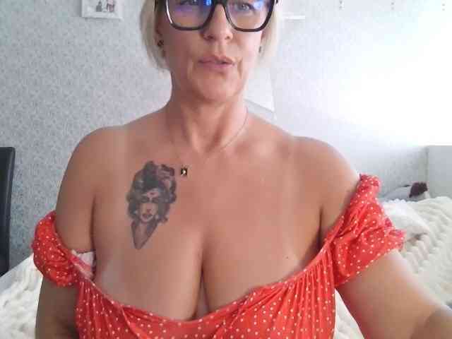 TinaRubia webcam