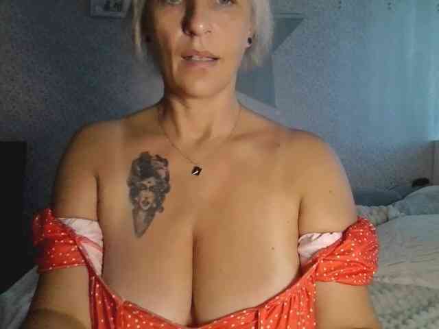 TinaRubia webcam