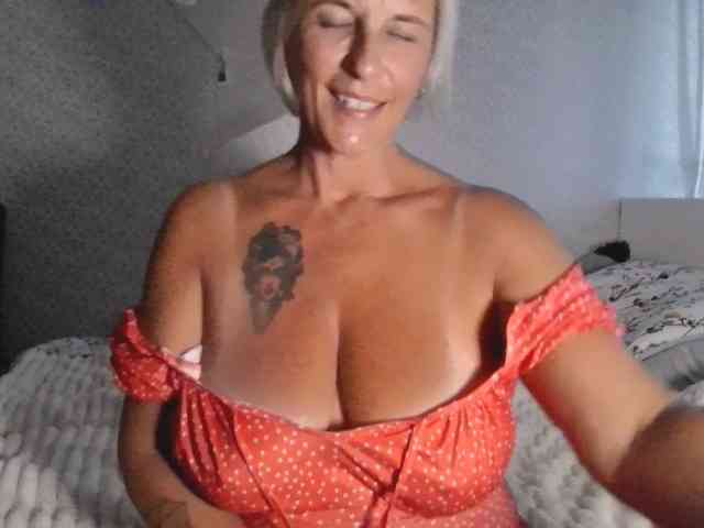 TinaRubia webcam