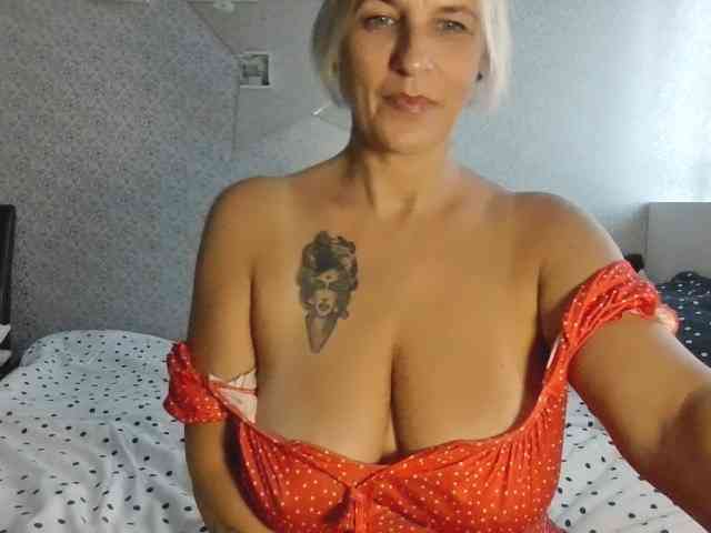 TinaRubia webcam