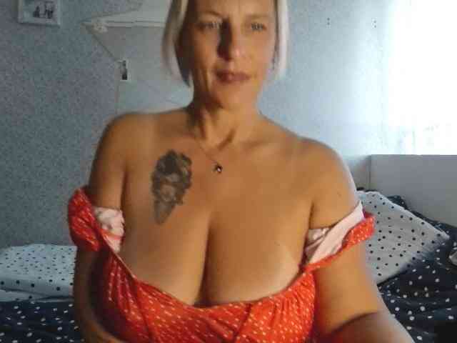 TinaRubia webcam