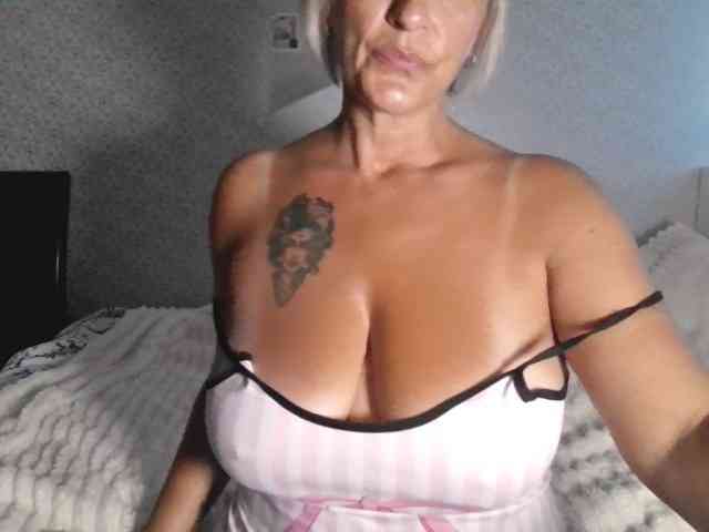 TinaRubia webcam