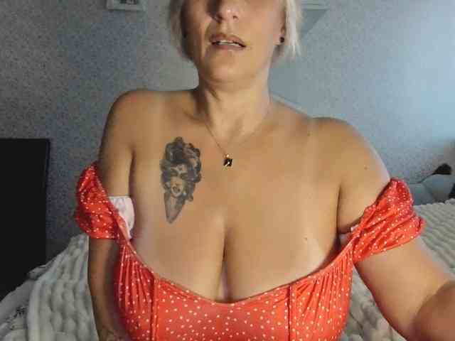 TinaRubia webcam