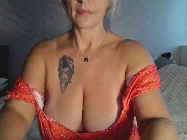 TinaRubia webcam