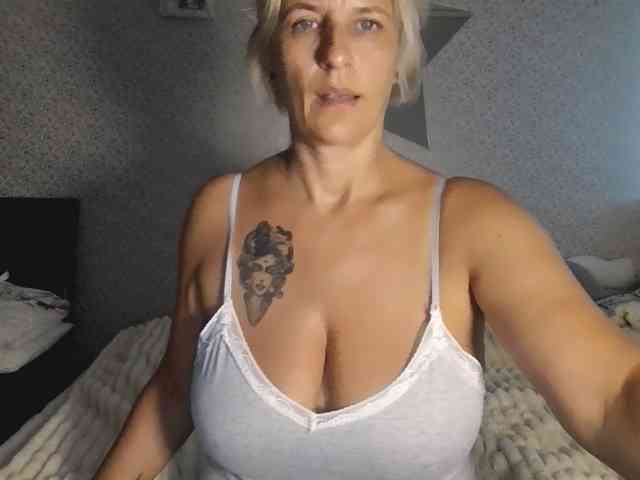 TinaRubia webcam