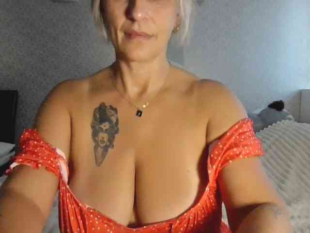 TinaRubia webcam