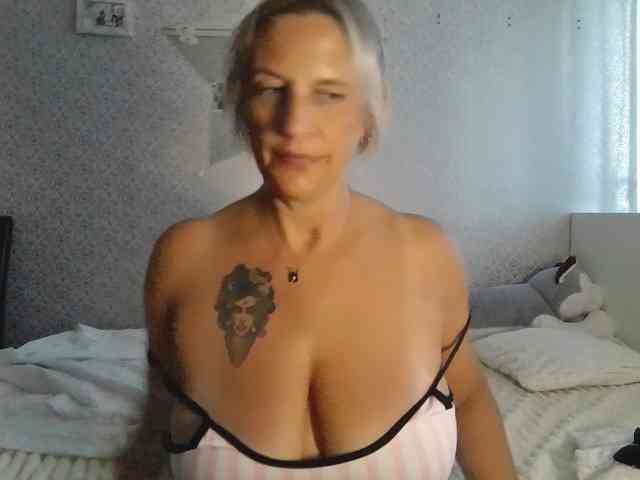 TinaRubia webcam