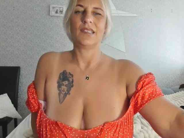 TinaRubia webcam