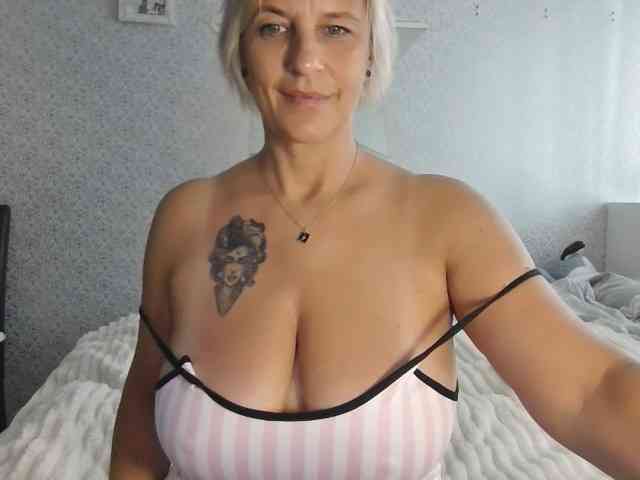 TinaRubia webcam