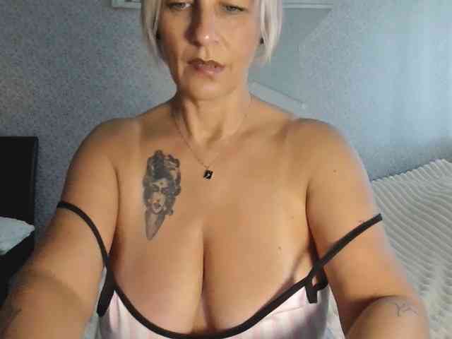 TinaRubia webcam