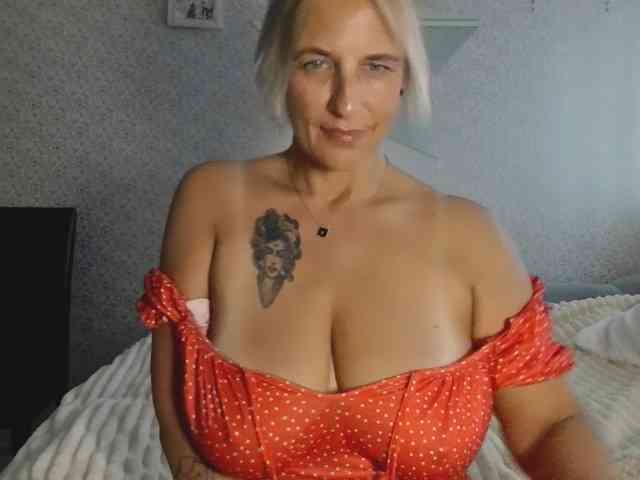 TinaRubia webcam