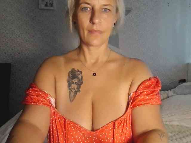 TinaRubia webcam
