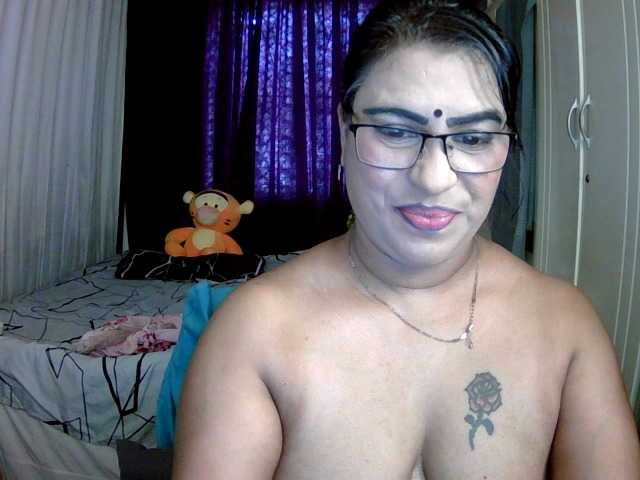 indiandelight001 live cam on BongaCams