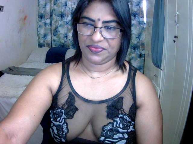 indiandelight001 live cam on BongaCams