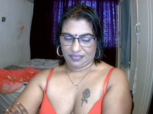 indiandelight001 live cam on BongaCams