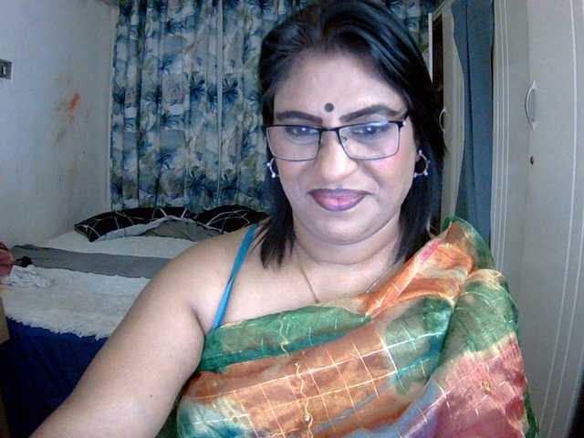 indiandelight001 live cam on BongaCams
