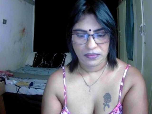 indiandelight001 live cam on BongaCams